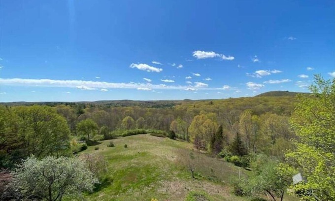 Bantam House | Jim & Pat’s Litchfield Hills Lookout on 4.3 acres