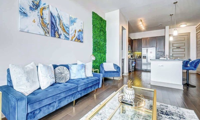 East Downtown Houston Apartment | Jim's Suite Retreat S