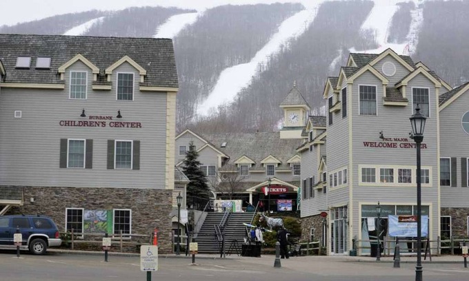 Hancock Condo | JIMINY PEAK - 2/6-8 & 2/13-16 2026- SLOPE SIDE! SKI IN/SKI OUT, 2BR DELUX UNIT