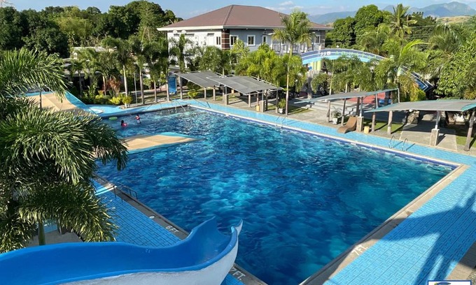 Castillejos Resort | JJB Aquafarm Resort by Cocotel