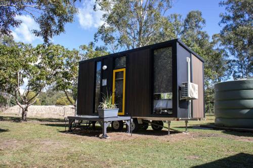 South Kolan House | JJJ's Ranch Farm 2 by Tiny Away