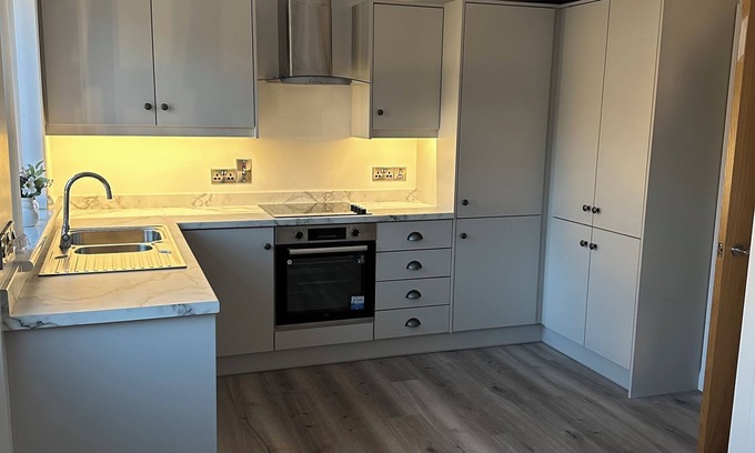Newcastle House | JJ’s Retreat n800m from Royal County Down Golf Course