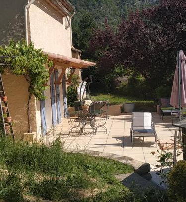 Entrevaux Bed & Breakfast | Joëlle et Daniel