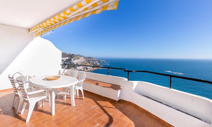Almadraba-Canyelles Apartment | Joan Margarit 54 3-A