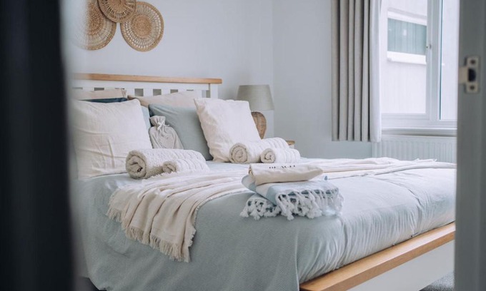 Weymouth Apartment | Joannes Retreat, Dog Friendly Property in Weymouth with Free Parking