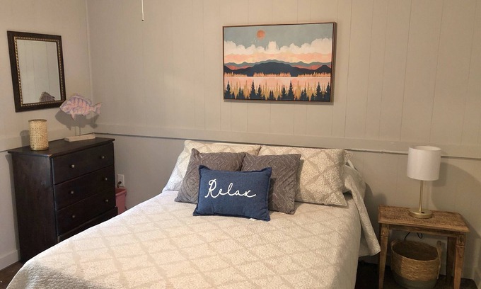 Salem House | Jocasee Landing Lake Cottage - 1 mi from boat ramp!