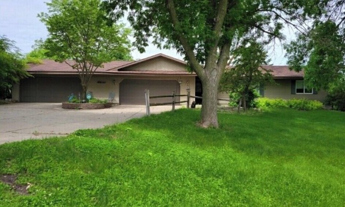 Litchfield House | John & Anne`s Place LLC
