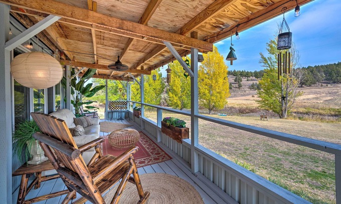 John Day House | John Day Lakehouse w/a Great Outdoor Space!