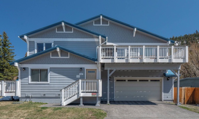 June Lake Condo | Johnson Suite- 1.5 miles from June mountain. Walk to both June and Gull Lake Marina's