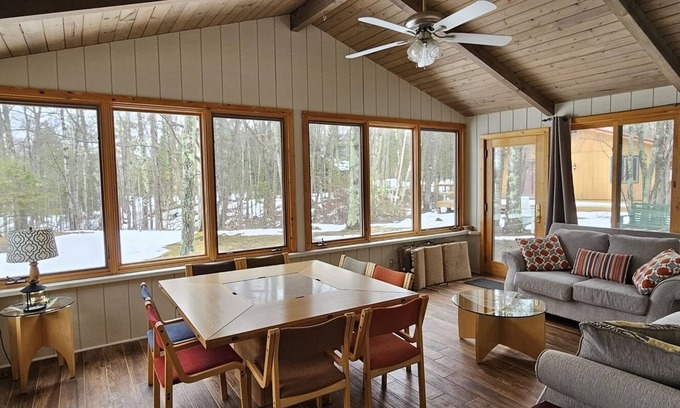 La Pointe Cabin | Johnston`s Golf Cottage - Madeline Island Golf Retreat Close to Town