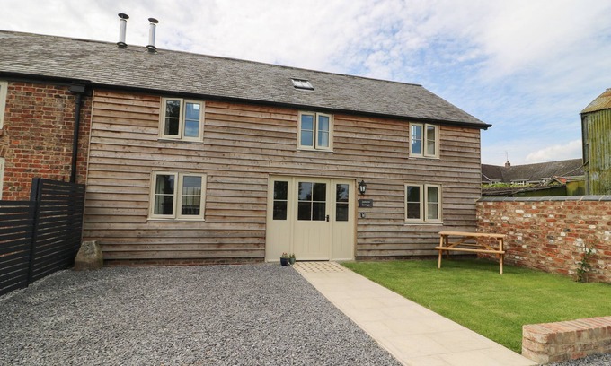 Storwood Cottage | JOINERS COTTAGE, family friendly, with open fire in Seaton Ross