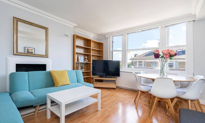 Kilburn Apartment | JOIVY Bright apt in West Hampstead