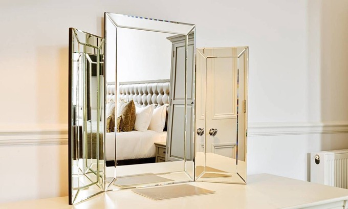 New Town Apartment | JOIVY Luxury George Street Apartments: Edinburgh Suite