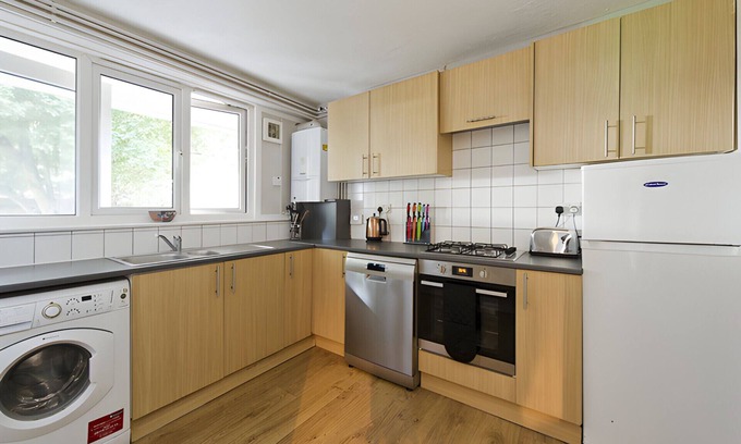 Notting Dale Apartment | JOIVY Spacious apt w/private yard in Notting Hill