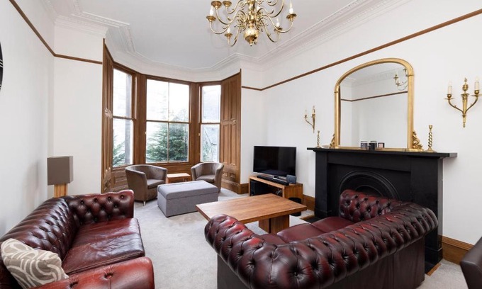 Newington Apartment | JOIVY Spacious Home near The Meadows