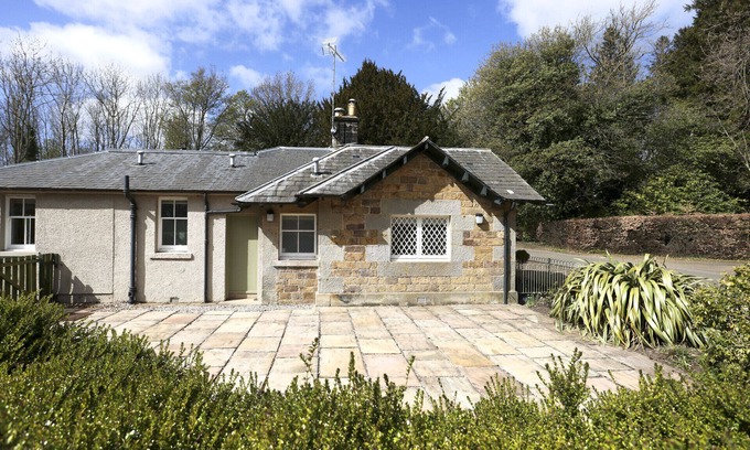 North Berwick Apartment | JOIVY - Stunning 3 Bed Lodge With Gardens At Gilmerton House