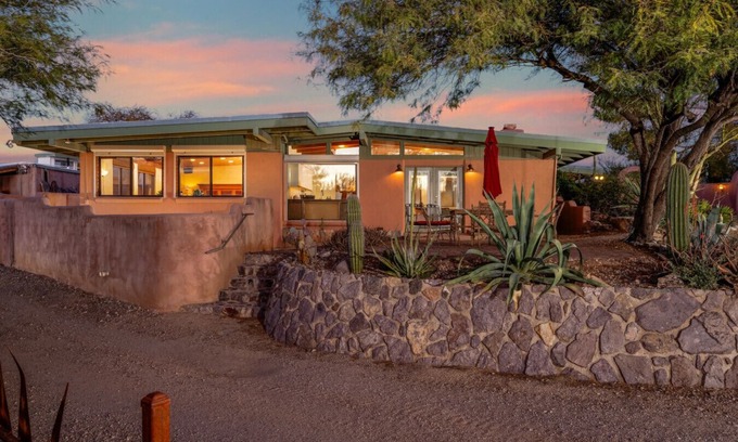 Tucson Apartment | Jojoba Compound (Ari)