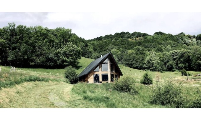 Saint-Jacques-des-Blats Ski Chalet | Joli Chalet Face au Plomb du Cantal