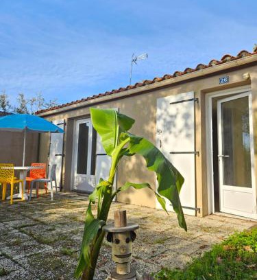 Mareuil-Sur-Lay-Dissais Cabin | Joli Cottage Confort 1 chambre en forêt au Village Vacances