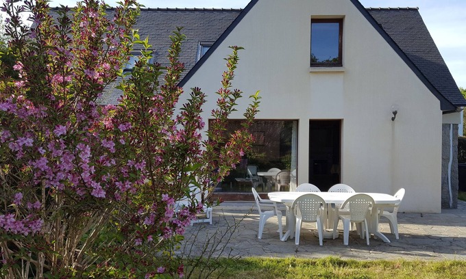 Port-Manech House | Joli Cottage en Pierres Debouts Dans un Beau Jardin Fleuri Proche Plage