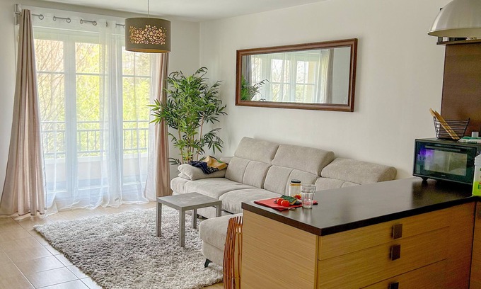 Livry-Gargan Apartment | Jolie f2 Cosy Avec Balcon