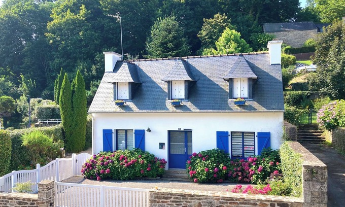 Pont-Aven House | JOLIE MAISON BLEUE In the center of pont aven near shops and museum