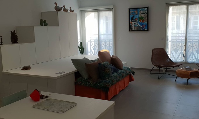 La Joliette Apartment | JOLIETTE, NEW STUDIO 45 m2, AIR CONDITIONING, WIFI, PARKING
