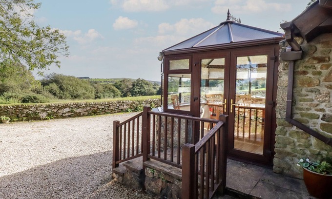 Fivelanes Cottage | JOLLS GROUND BARN, pet friendly, with open fire in Five Lanes