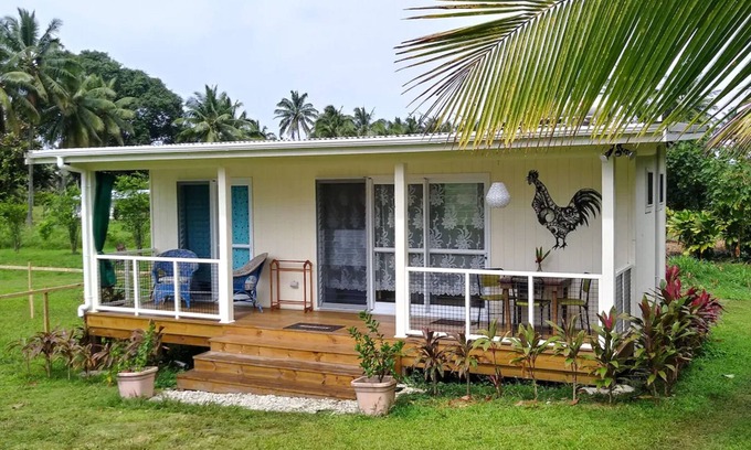 Matavera Cottage | "Jolly Rooster" Farm Cottage near famous Muri Beach