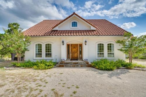Leander House | Jonestown Retreat with Deck 6 Mi to Lake Travis!