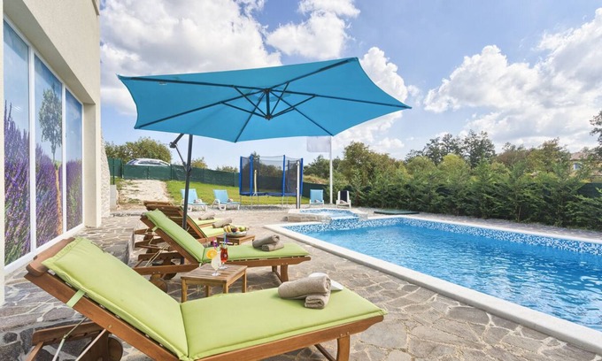 Muzini Villa | Jonquil Villa - Five Bedroom Villa, Sleeps 12