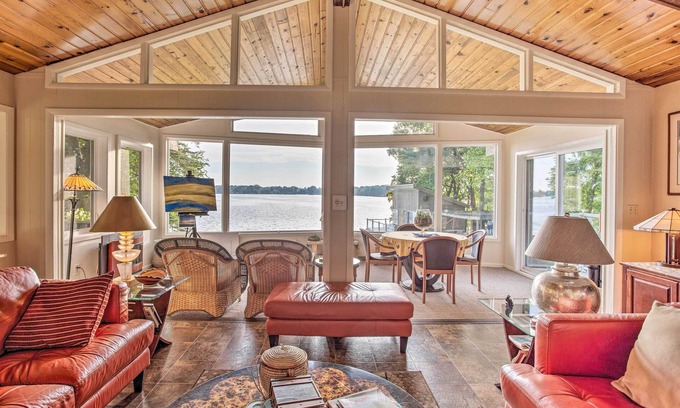 New Prague House | Jordan Home w/Boat House & Dock on Cedar Lake