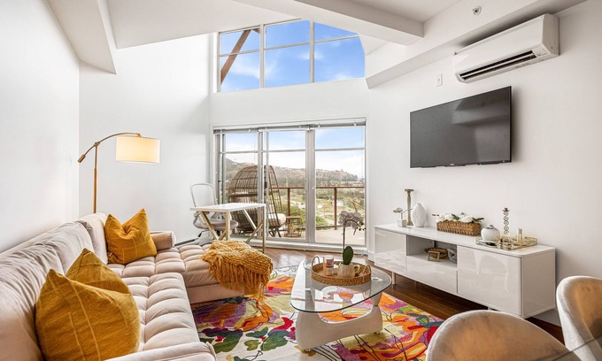 Central Okanagan Condo | Joy's Chic Suite | 2 BR w Hot Tub & Sunrise Mountain View!