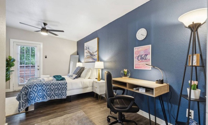 Central Arlington Apartment | Joyful 1BD:AT&T Walkable, Charming & Ground-Level!