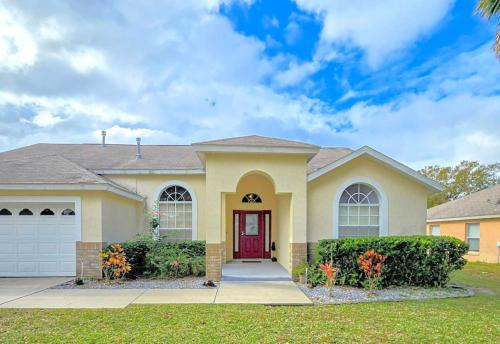 Orange Tree House | Joyful and Bright 4 Bedroom 3 Bathroom Pool Home