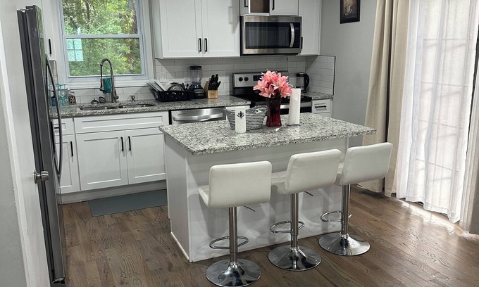 Church Street House | Joyful Valley by Amaris Corporate Rentals in Atlanta.