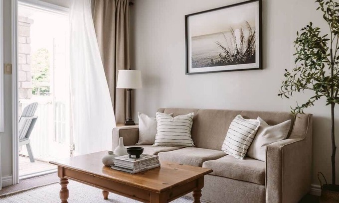 Oro-Medonte Apartment | Jr Club Suite: Kitchenette, Pool, HotTub, Gym, BBQ