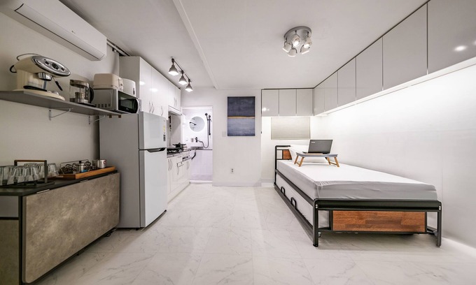Changsin-dong Apartment | JTS Tailored Service Home 5m Walk from Hyehwa STN