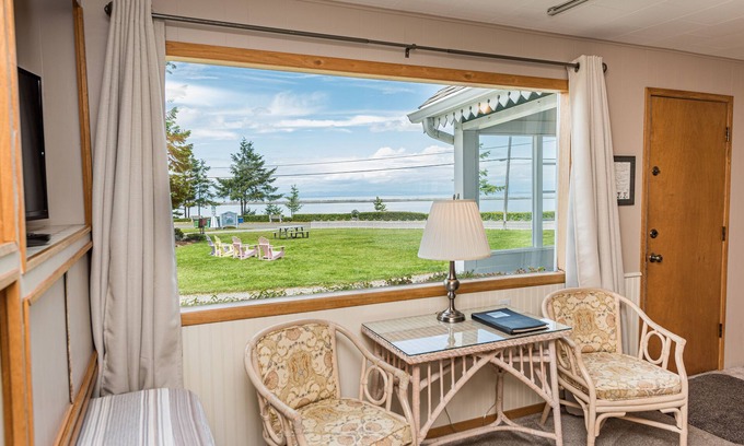 Sequim Hotel | Juan de Fuca Waterfront Hotel & Cottages