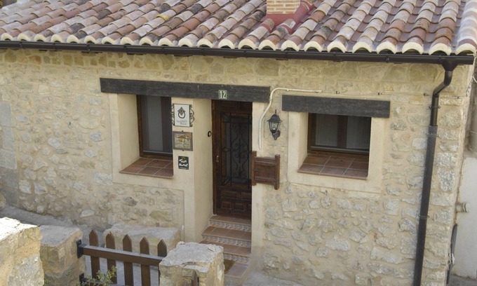 Orihuela del Tremedal Cottage | Juan House for 9 people