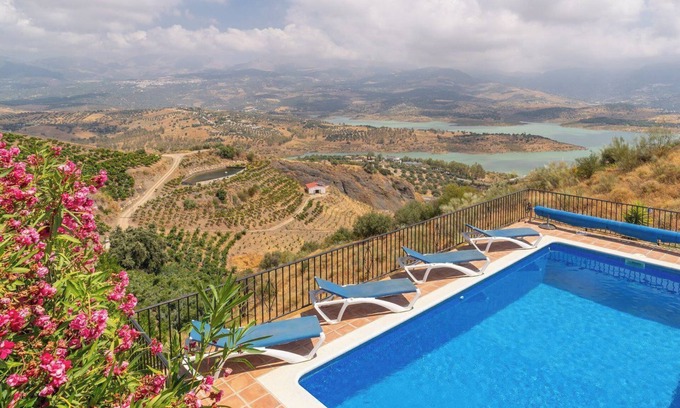 Vinuela Villa | Juan Romanes Viñuela by Ruralidays