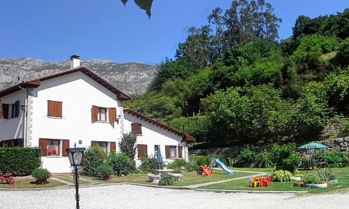 Penamellera Alta House | Juana, Village House, sleeps 8. Large families. Between Picos and beach.