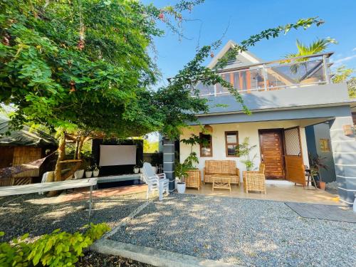Santa Lucia House | Judah-Ian Beachfront Relaxing Beachfront house with kiddie pool