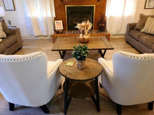 Pine Grove House | Judy House