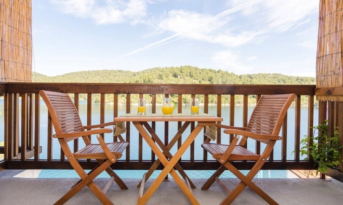 Polace Apartment | Jugo One Bedroom Apartment with Balcony and Sea View