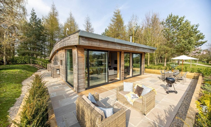 Richmond Cottage | Jules - a lodge that sleeps 6 guests in 3 bedrooms