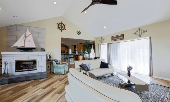 Lamar Heights Area House | Julia's Nest ~ 3 mi to Historic Olde' Town Arvada. Spacious home office!