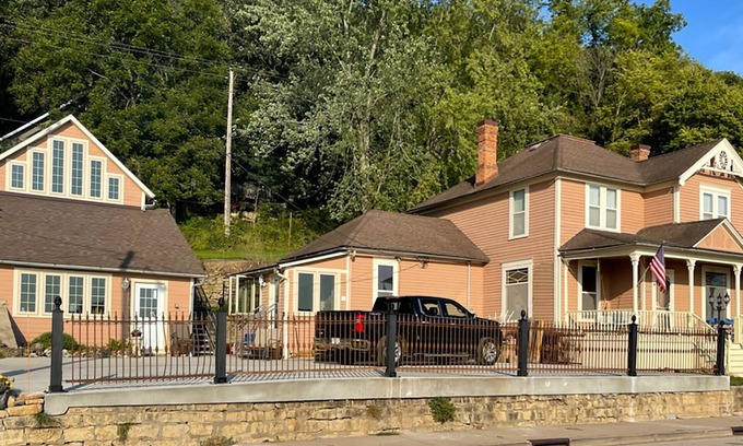 Maiden Rock House | Julian House