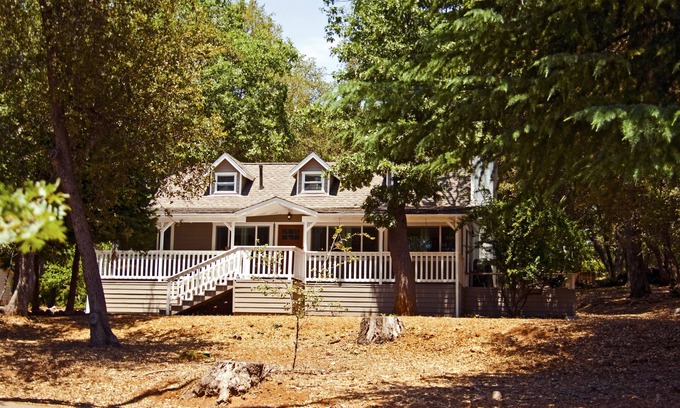 Julian House | JULIAN'S BEST SEASON TO VISIT - Serenity Pines