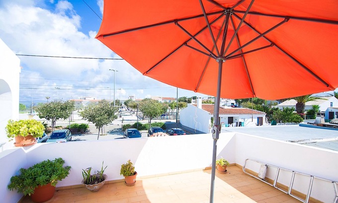 Espiche Villa | Julianne Orange Villa, Wifi, terrace